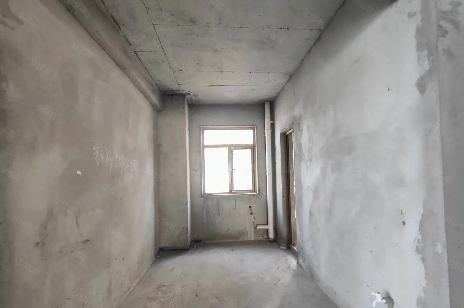 40，元泰亏本出，单价4字开头，边户，电梯好楼层，三个阳台，户型方正，证满二