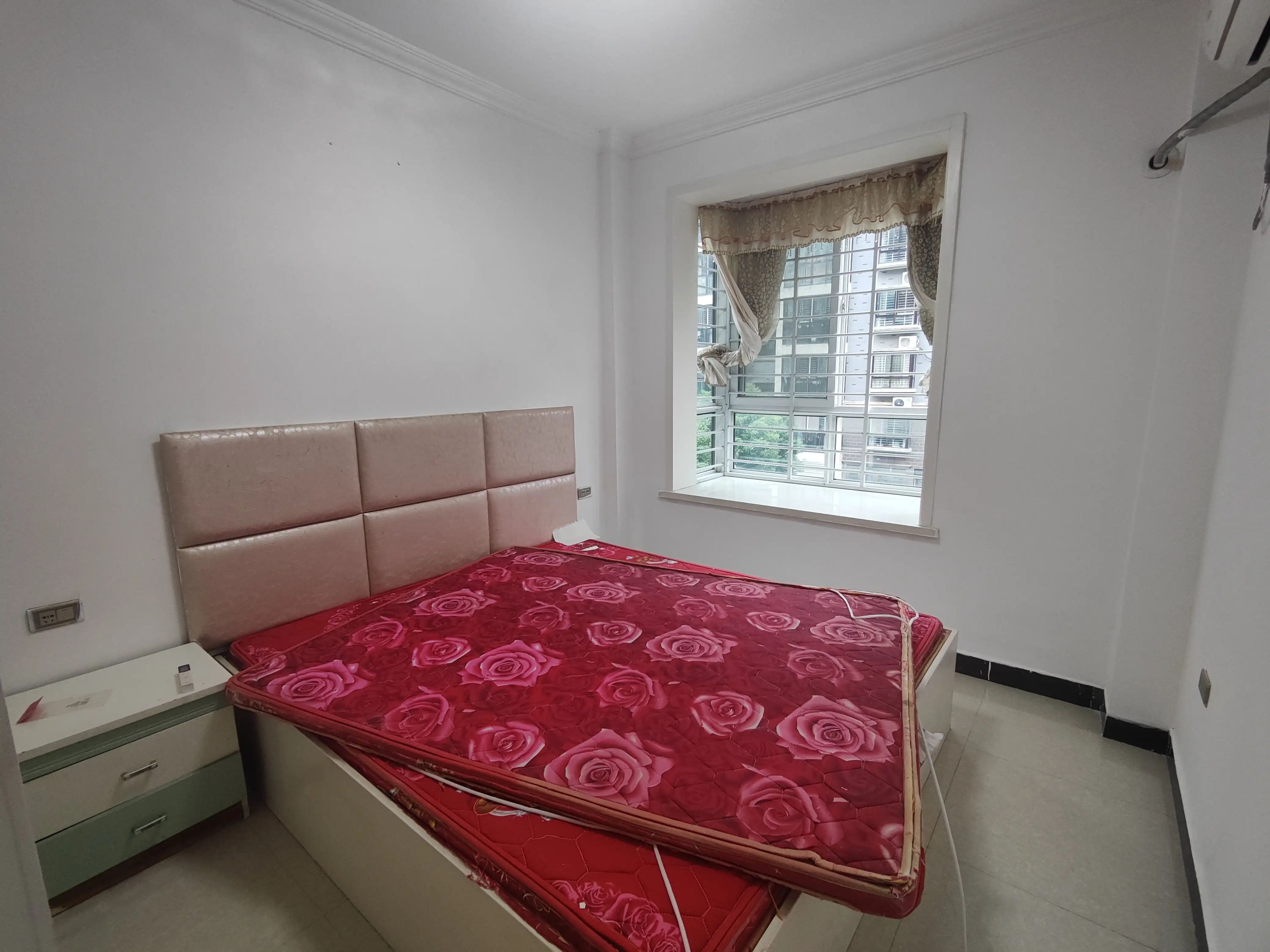 城南，带露台，步梯好楼层，星城国际和园公馆，精装三房，证满二