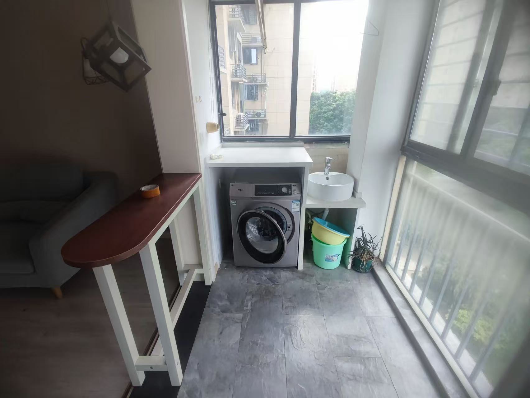 城西，满庭春，精装大两房，电梯好楼层，证满二，诚心出售