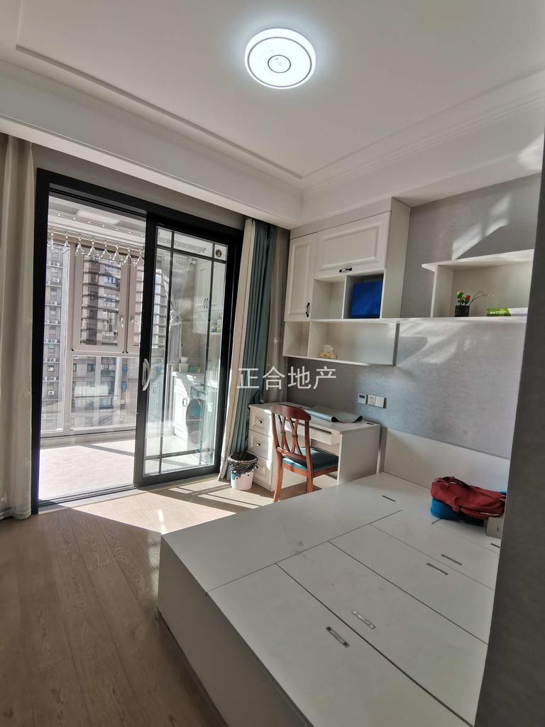 哇塞！装修卖毛坯价！业主诚心卖！电话看房！