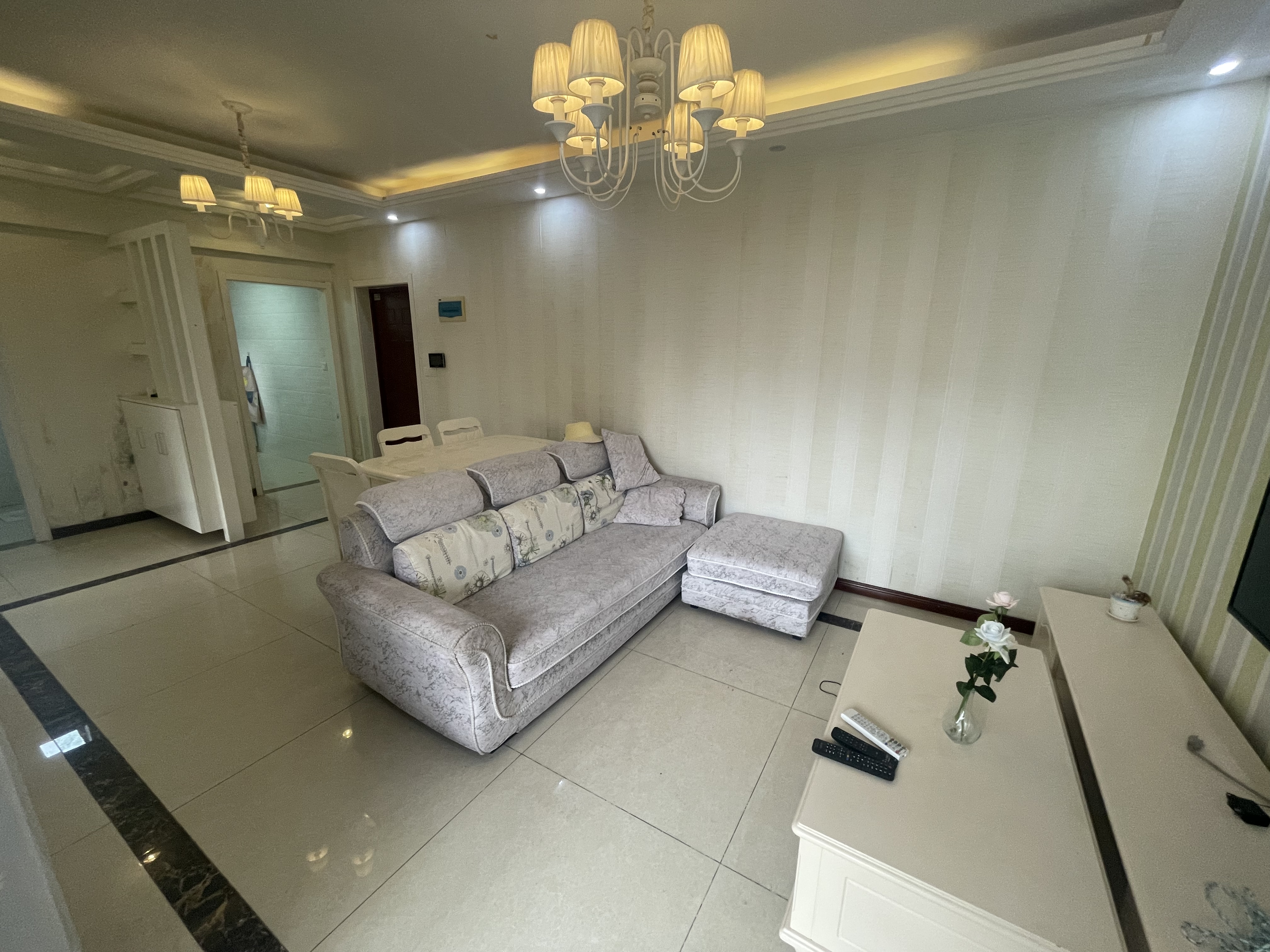 和合国际四期装修两房大客厅朝南采光好电梯19楼