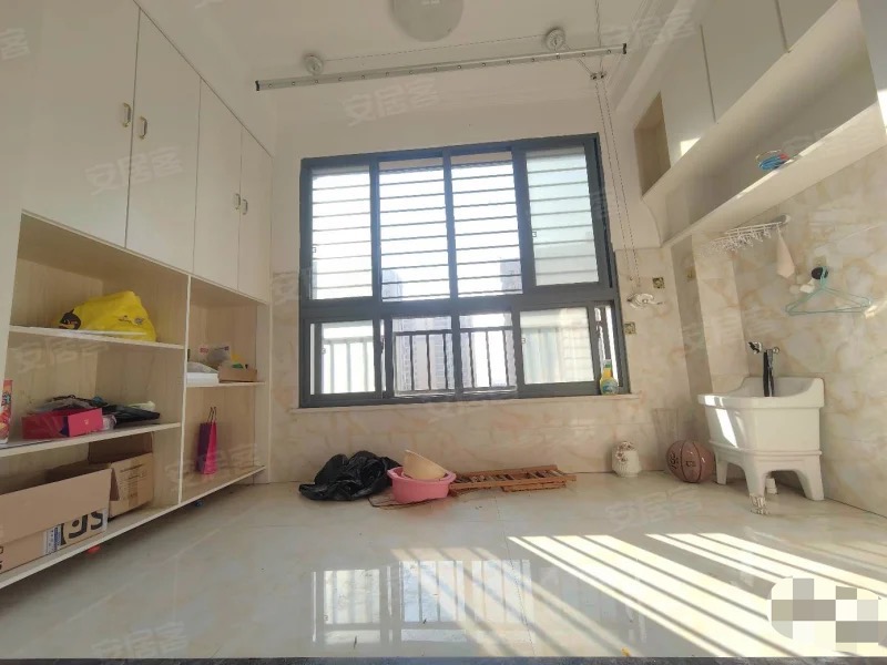 元泰未来城A，精装3室2厅，单价5000，好楼层，元泰三中，户型采光好