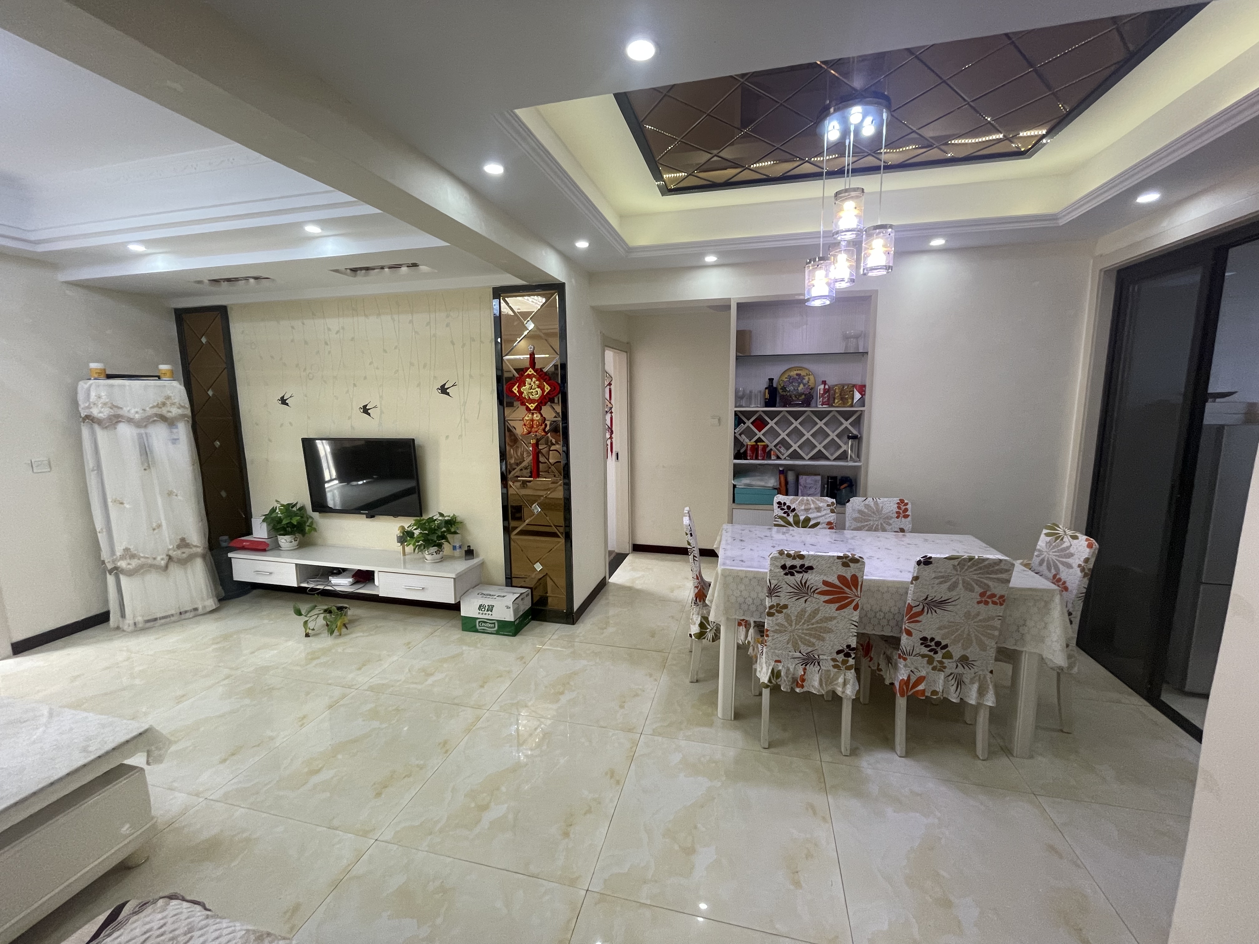 笆篓湾金居稀缺两房   房子保养的到位 看房方便