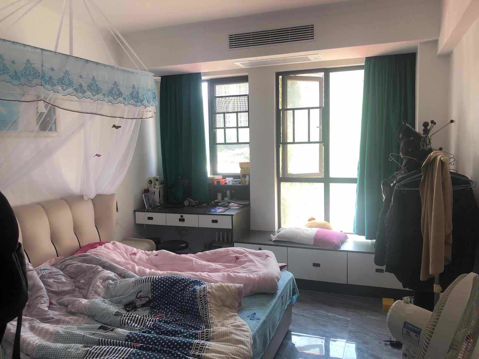 城南，新城一号五期洋房，复式楼，1楼带超大院子➕4个停车位，证满二