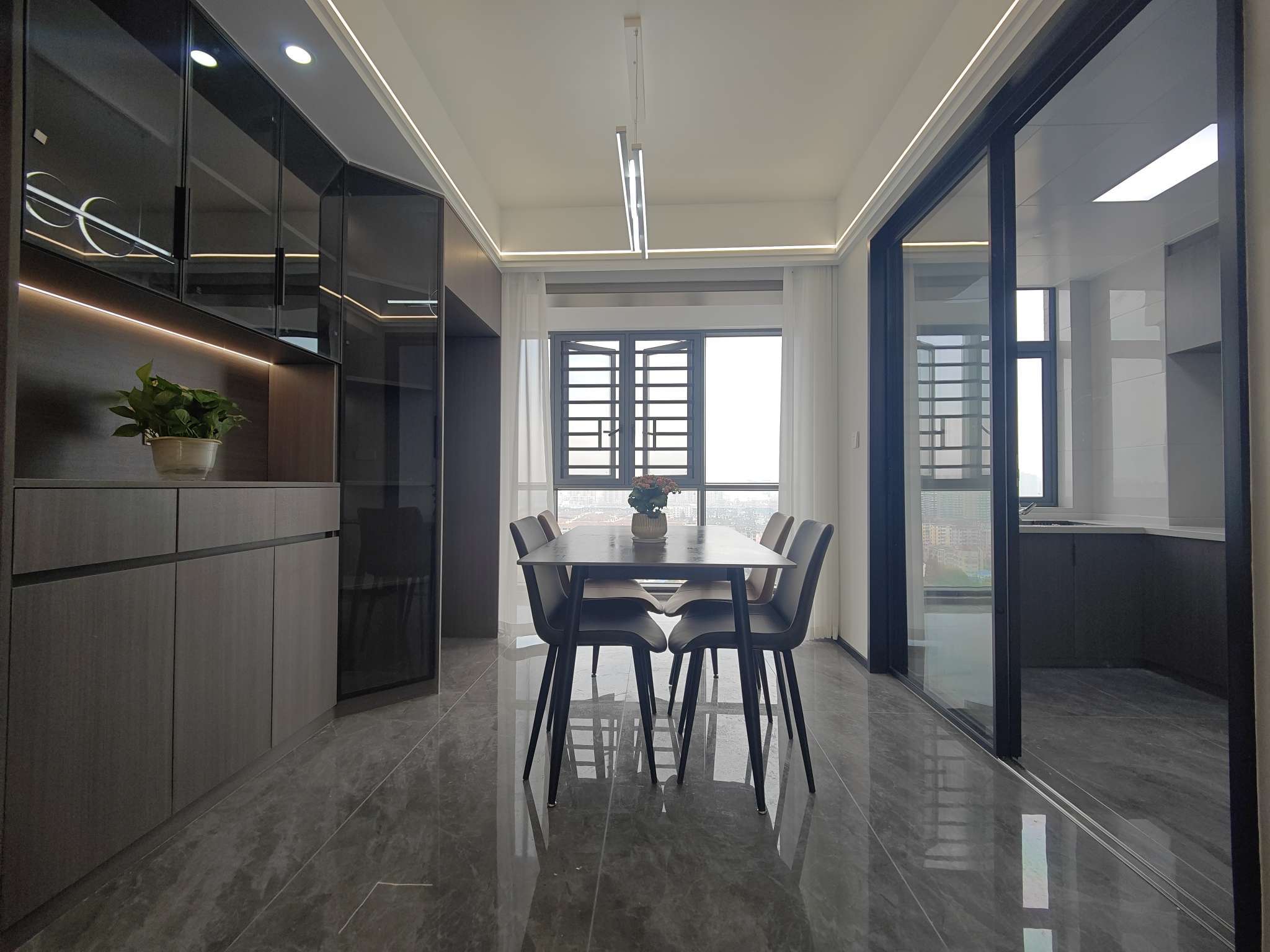 田园国际全新精装修电梯房没有住过现在买现在就可以住！