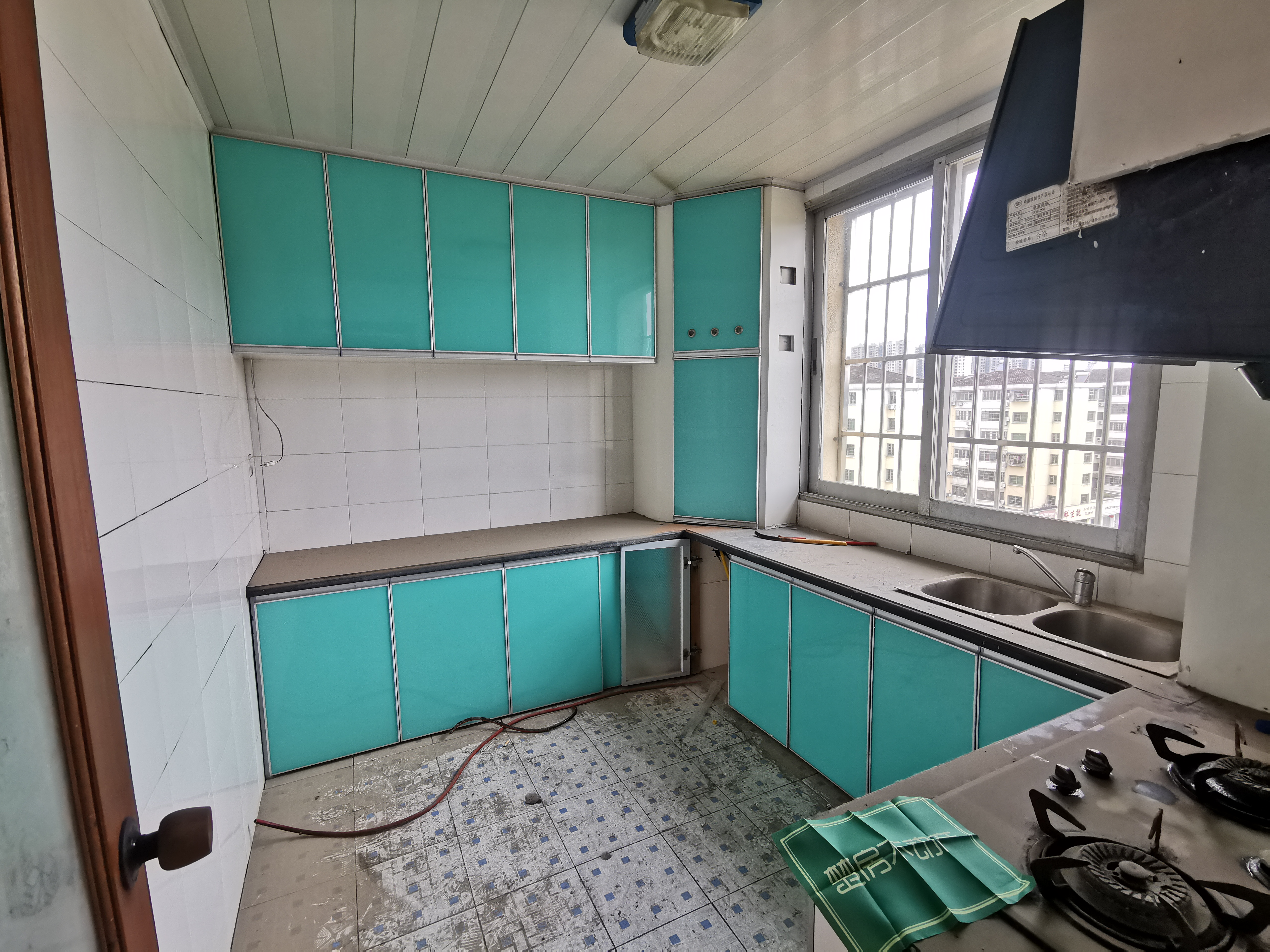 德政园普装大三房南北通透非常便宜 看房