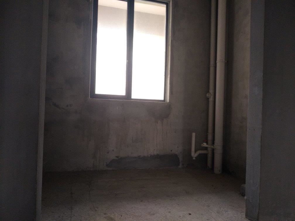 房东急售绿地华庭毛坯大二房证满2年三面采光南北通透户型