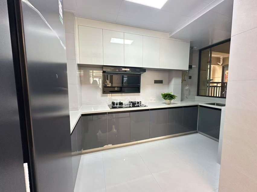 降价了，城南，御湖世家，全新精装三房，电梯好楼层、品牌家具家电齐全，证件满二