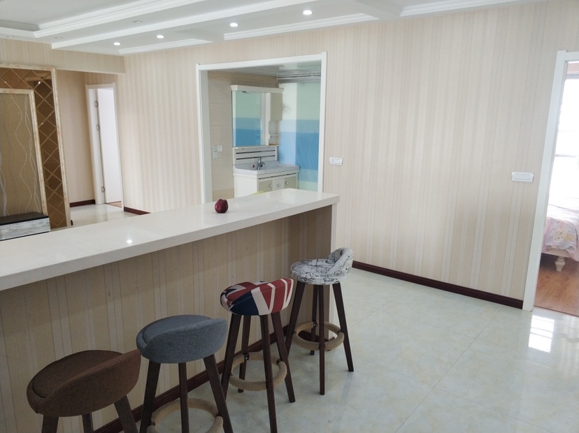 福星城边户精装三房，满五weiyi，小区环境好，拎包入住