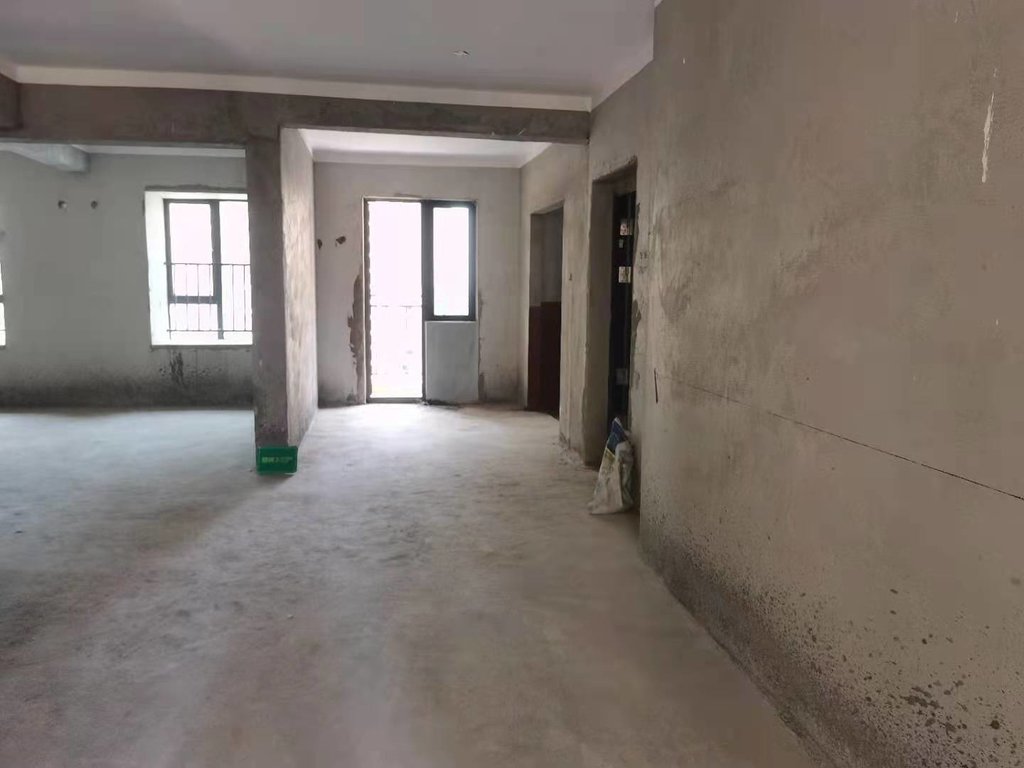 环球广场毛坯三房南北通透中间楼层看房方便