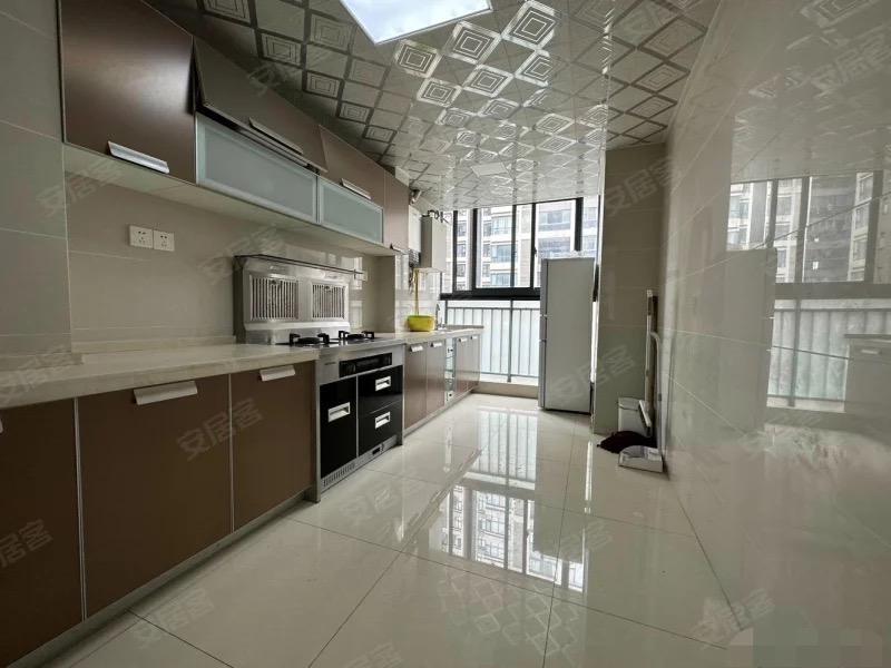 和合国际，精装三房，电梯小高层，好楼层，全屋中央空调，边户，南北通透