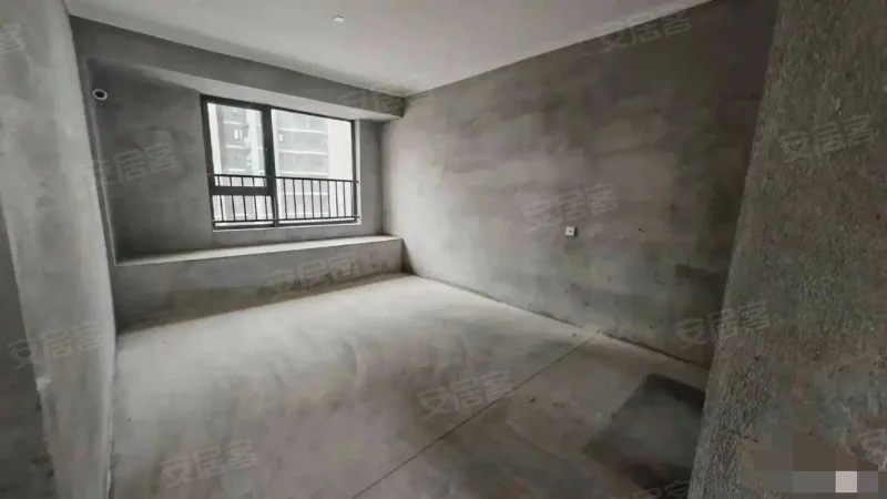 捡漏，吾悦广场，现房，带一个车位，三房，中高楼层，诚心出售