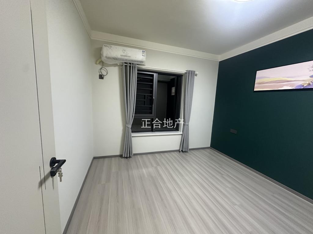 城西满庭春全新装修三房二卫单价5字头证满二