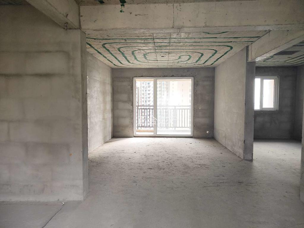 瞎卖！捡漏！亏本出，满庭春，供暖四房，单价3900一平，中间楼层，南北通透，双阳台，证满二