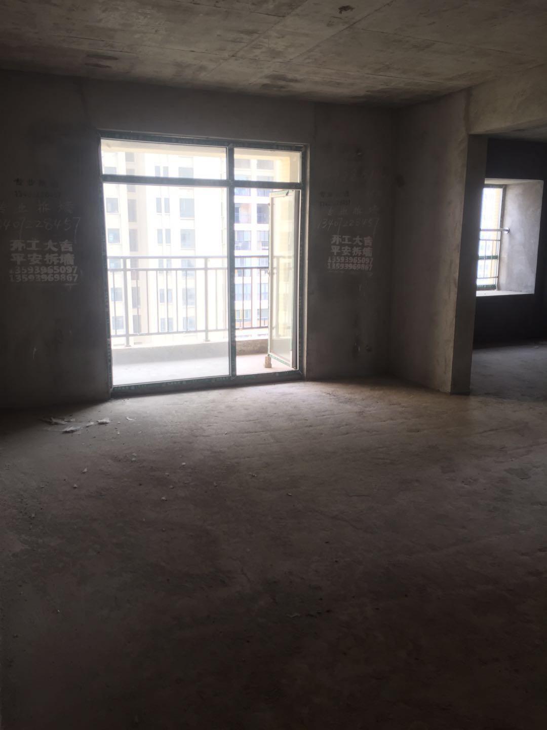 和合国际毛坯三房，可做四房，电梯中间楼层， 看房