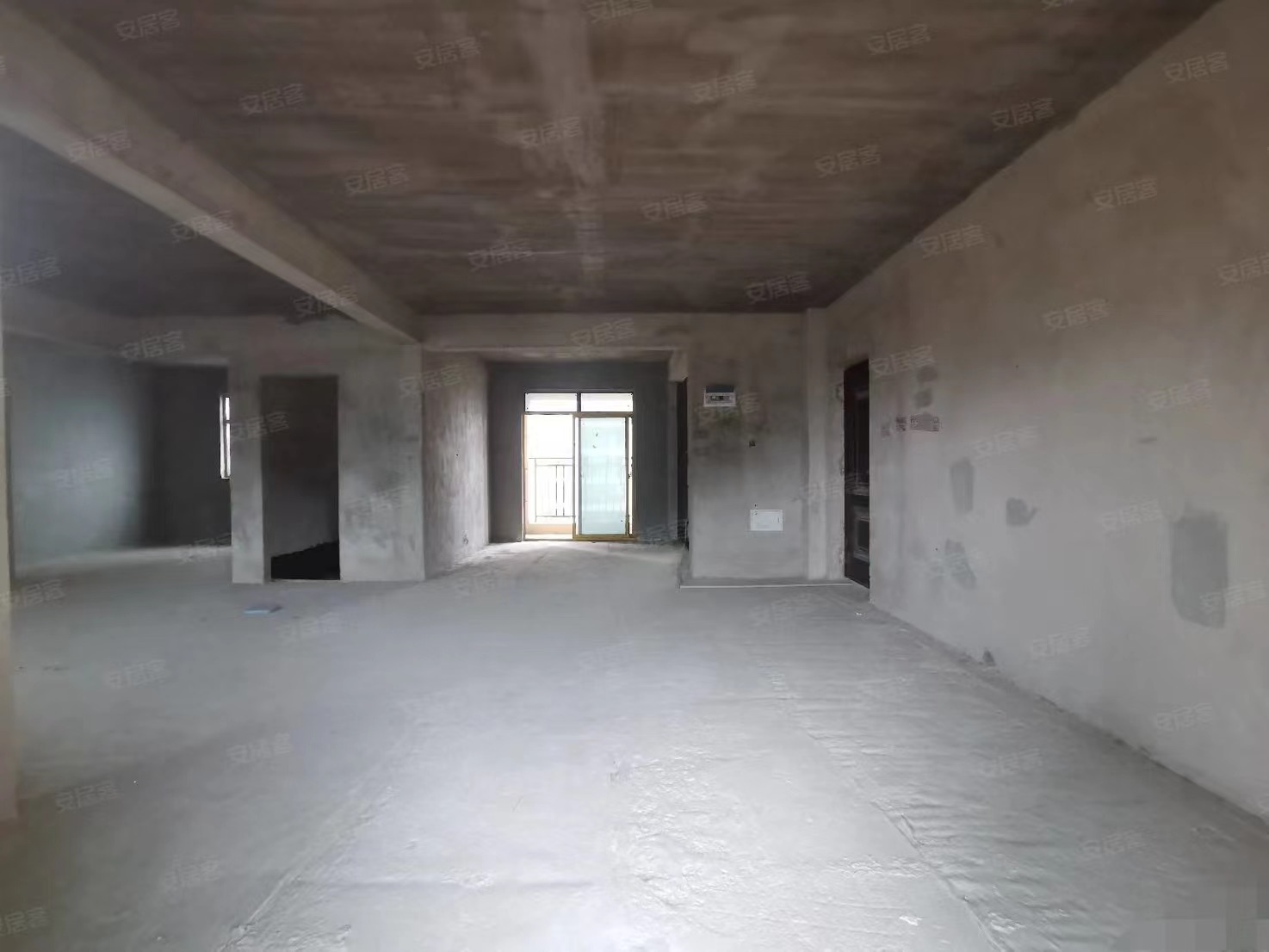 84，房东亏本急售，城南电梯小高层，一梯一户，​三开间朝南双阳台，好楼层，拼手速