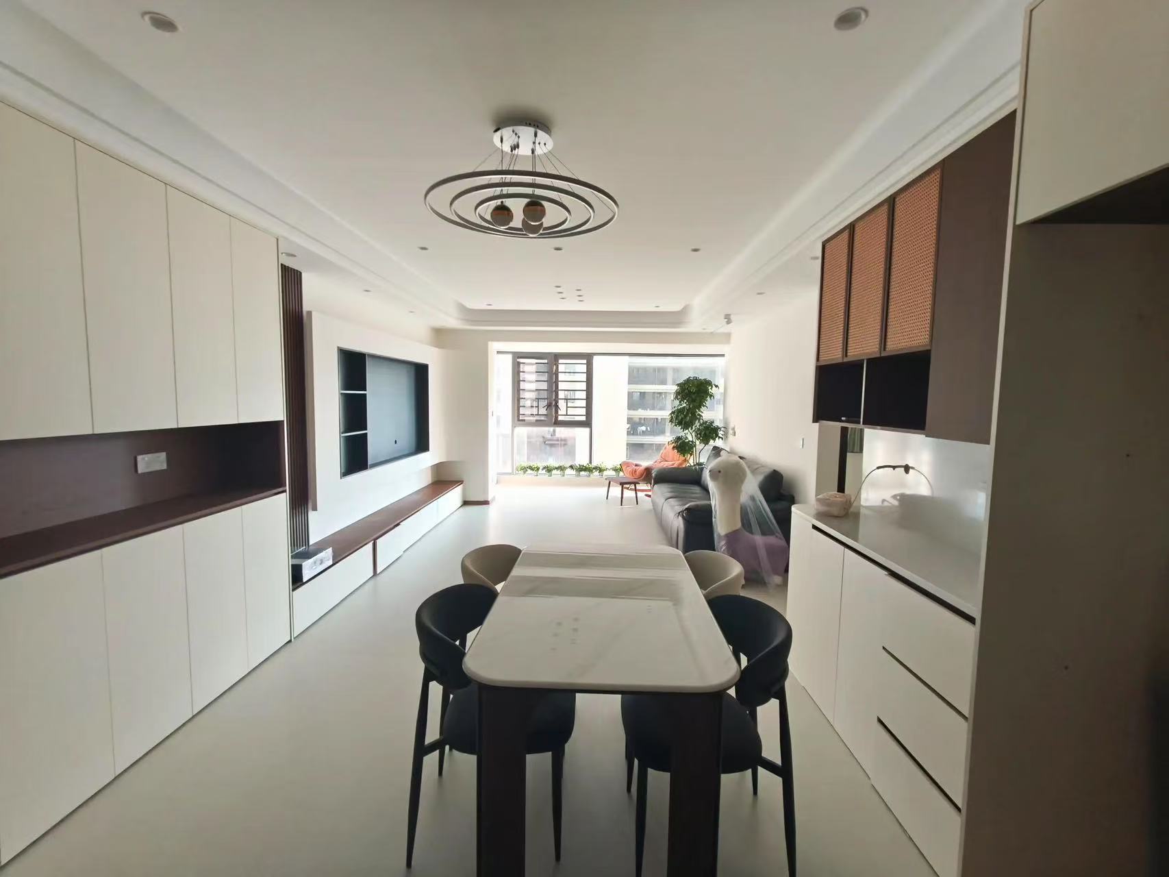 城南，新城名都，全新精装三房两厅两卫，朝阳三小三中书包，证满二