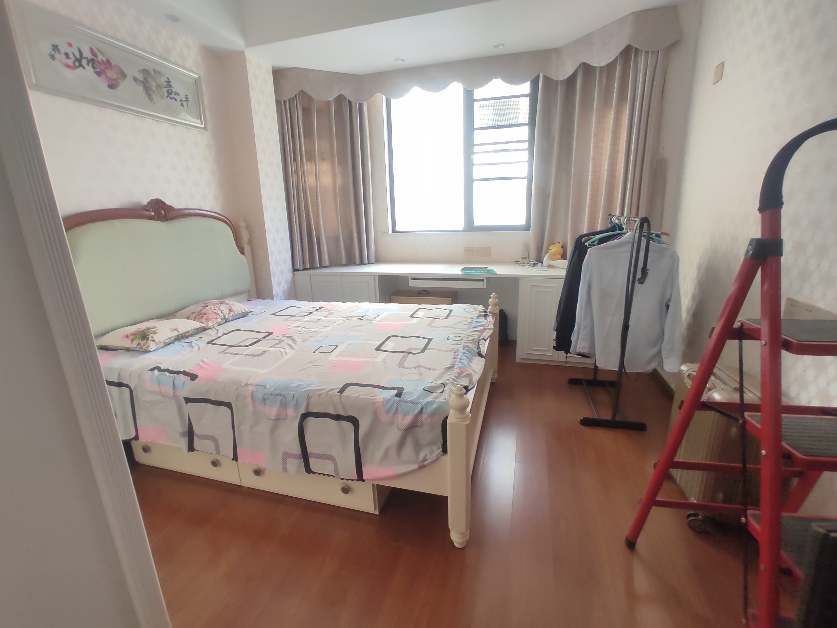 新城一号电梯洋房一梯一户装修好大平层环境优美南北通透证件满二