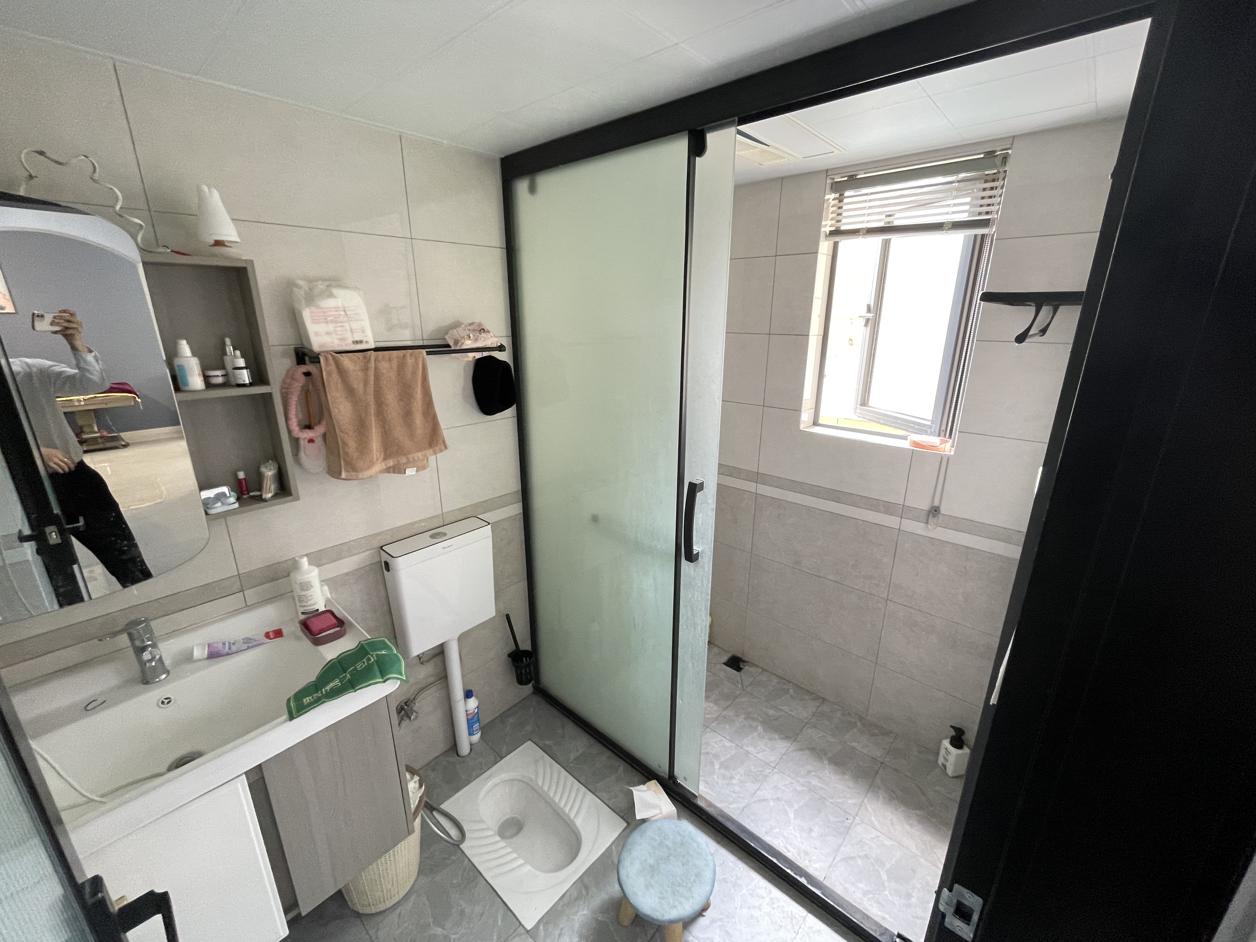 环球广场电梯两房装修很新带家电采光好朝南地理位置方便