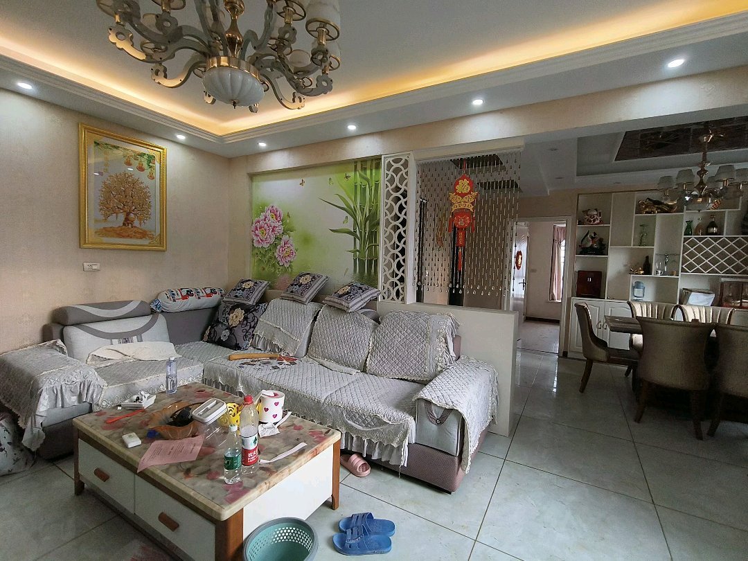 仙桃一中正对面，翰墨苑，电梯好楼层，南北通透，边户，带车位，成色新，家具家电齐全，证满二