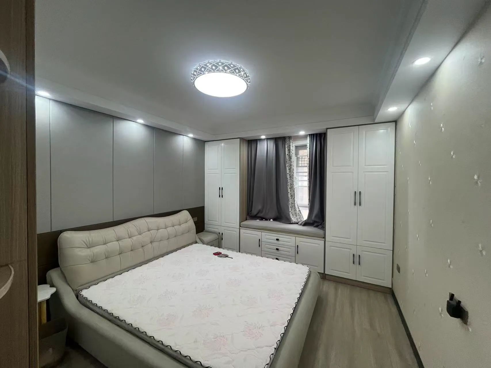 城西，满庭春，精装三房两厅两卫，成色新，电梯好楼层，证满二