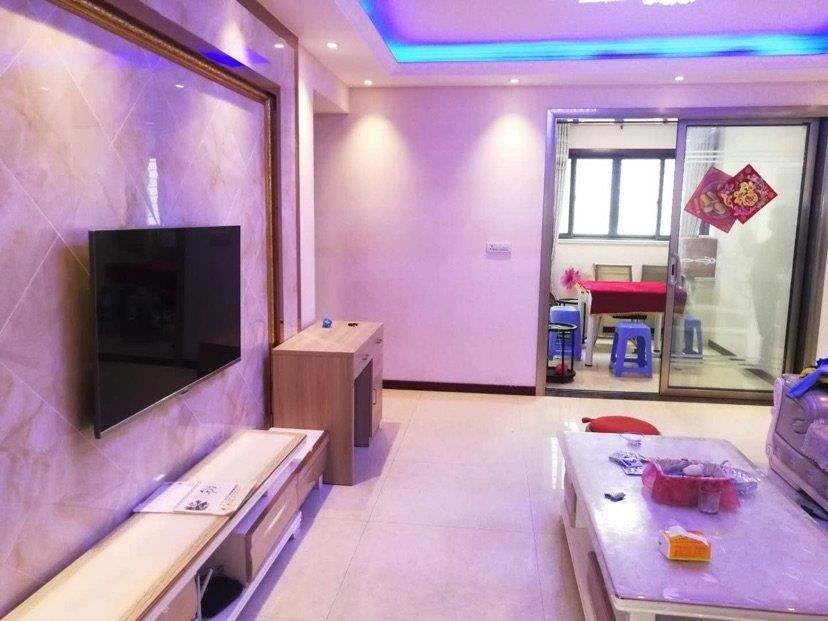 和合国际精装三房，装修的房子只卖毛坯的价钱，电梯中间楼层证满两年看房方便