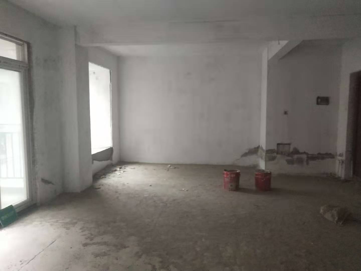 翰墨苑毛坯大三房一中对面单价低位置好房东诚意出售