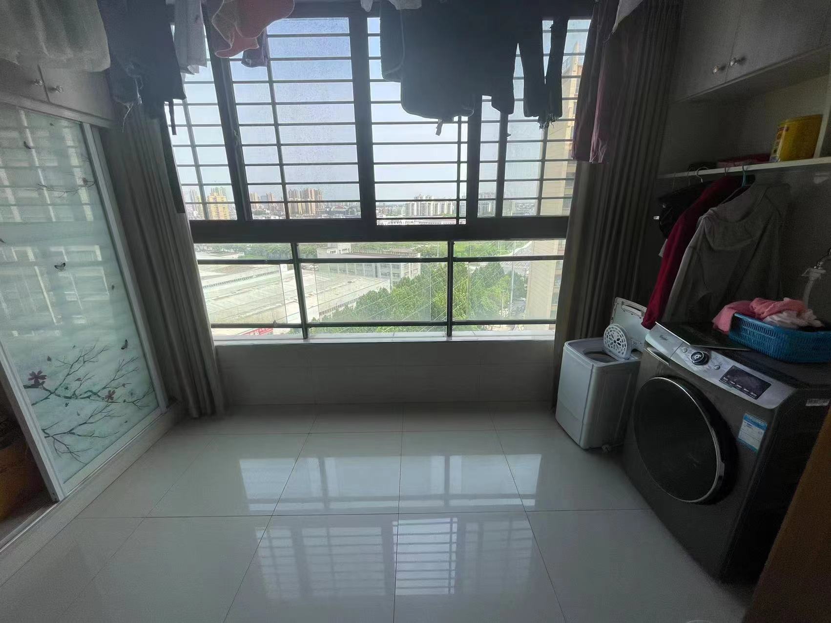 城东绿洲新城精装大三房证件满二