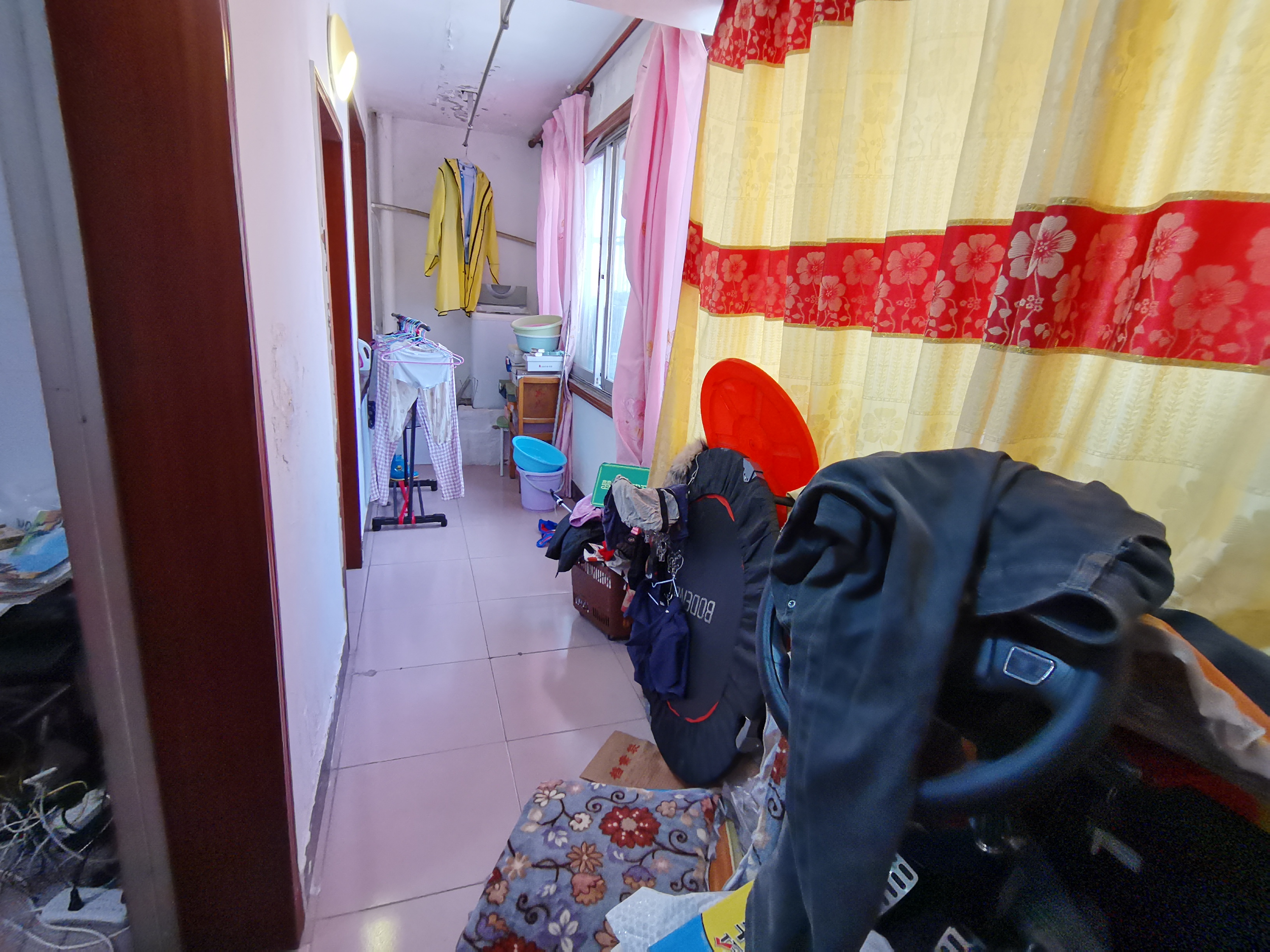 粮油商行小区东城国际旁边简装两房房东诚意出售