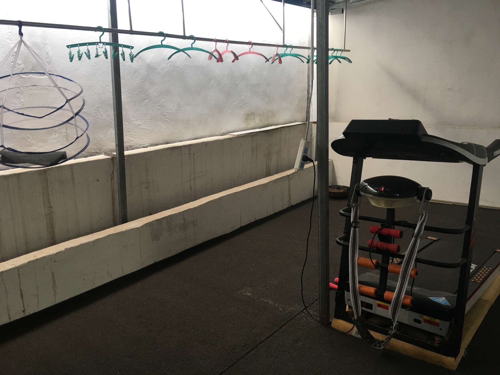 私房出售私房出售一楼门面出租中2楼自己住三楼可以出租，4楼是健身房