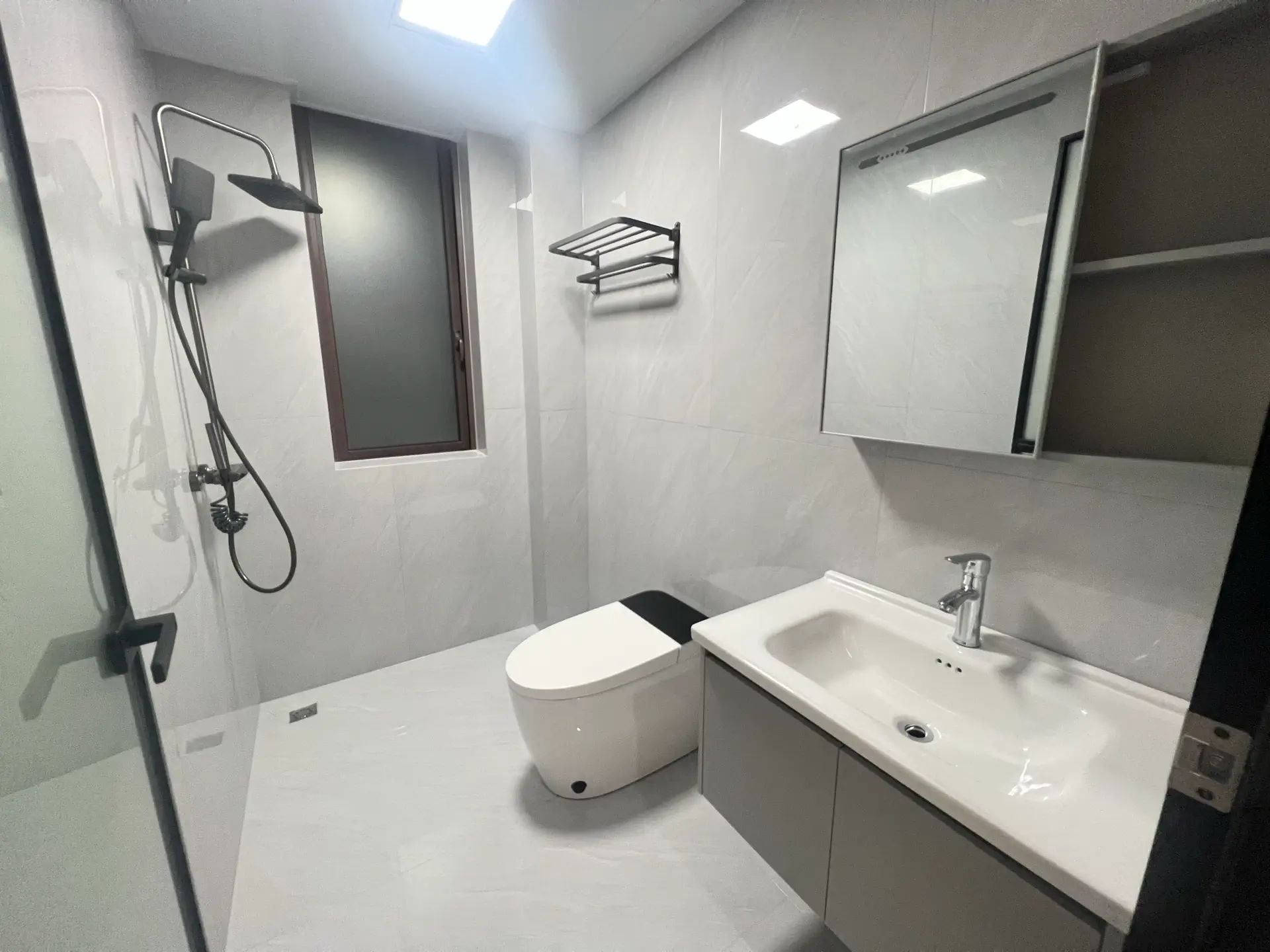 捡漏，绿地香格里拉，电梯小洋房，精装3室2厅2卫，好楼层，证满二