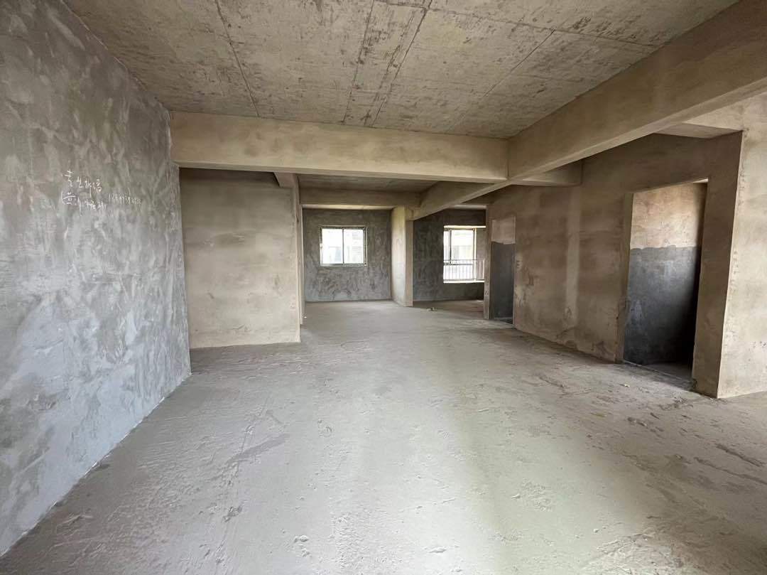 捡漏，单价2800电梯房，好楼层，毛坯4房，好楼层