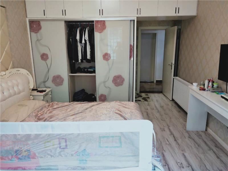 绿地华庭，精装大三房，小区环境好，绿化好，成色新！欢迎看房