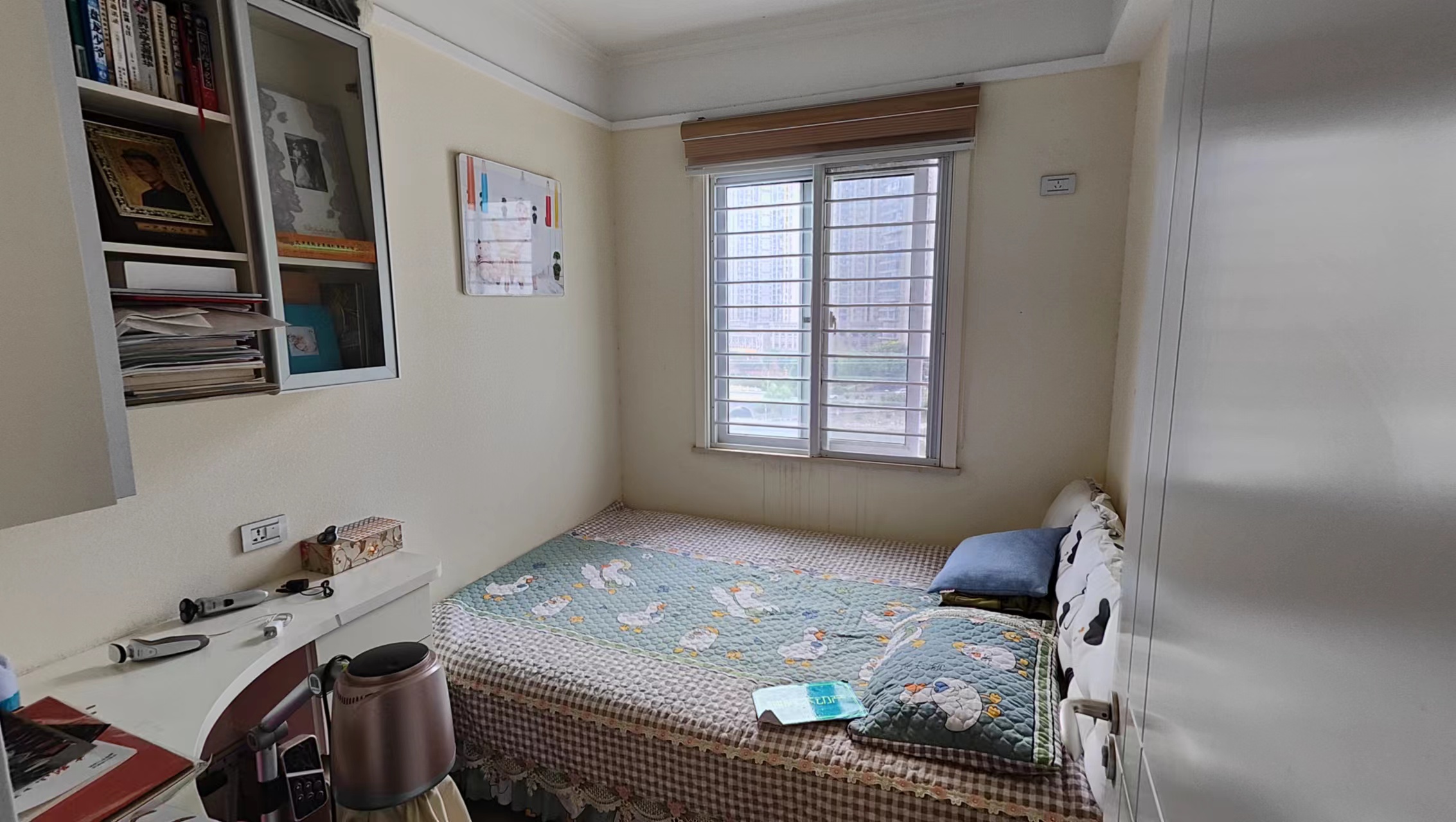 城市丽景精装三房出行方便屋里成色新看房方便