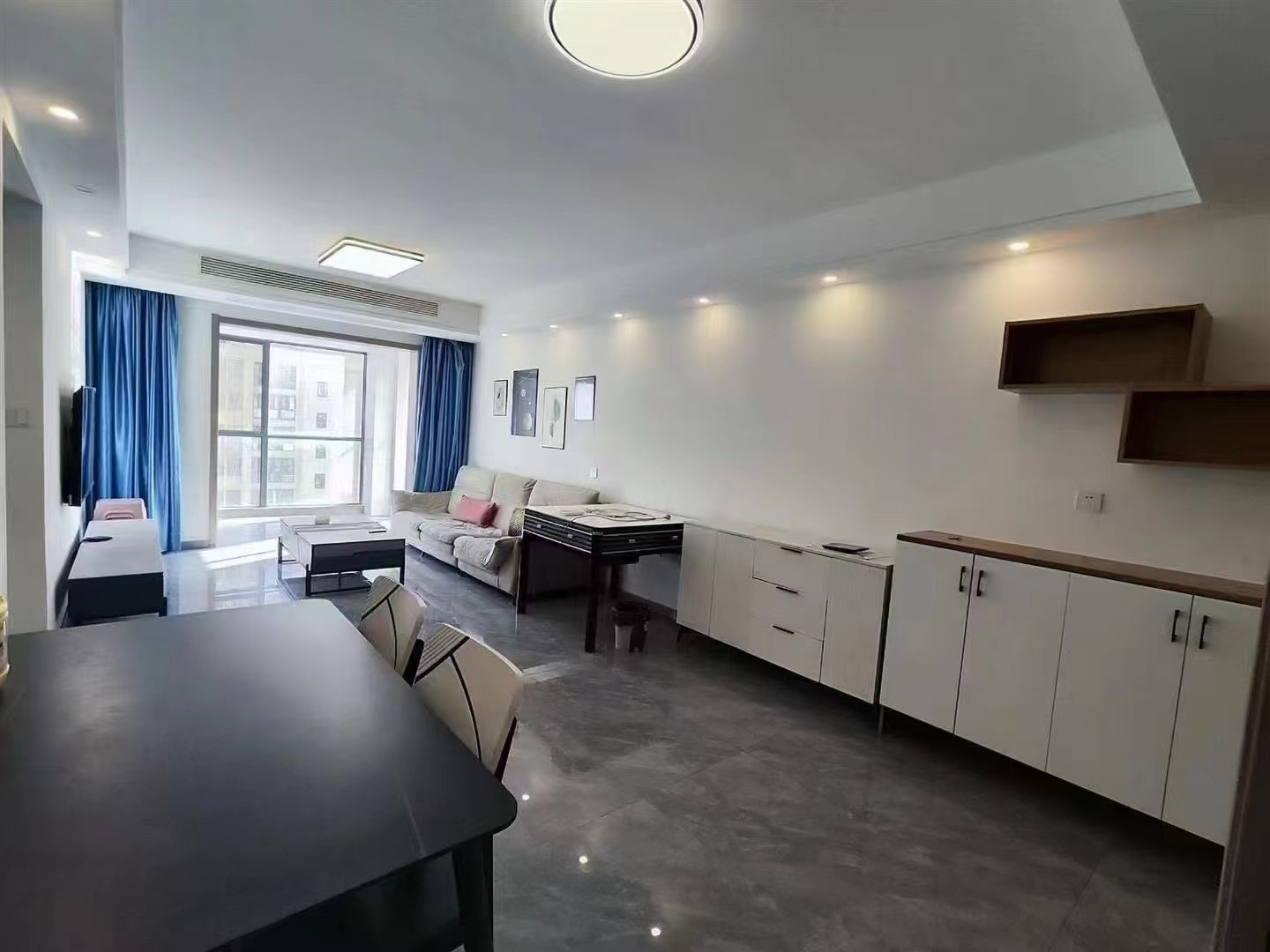 降价了，诚心一口价，城南 ，森林国际翡冷翠， 电梯好楼层 ，精装三房二卫， 下楼就是新二中二小 ，