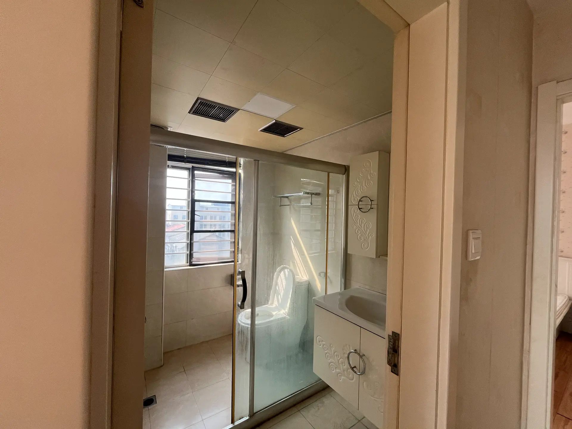 捡漏，商城附近，阳光一品，电梯精装大两房，中间好楼层