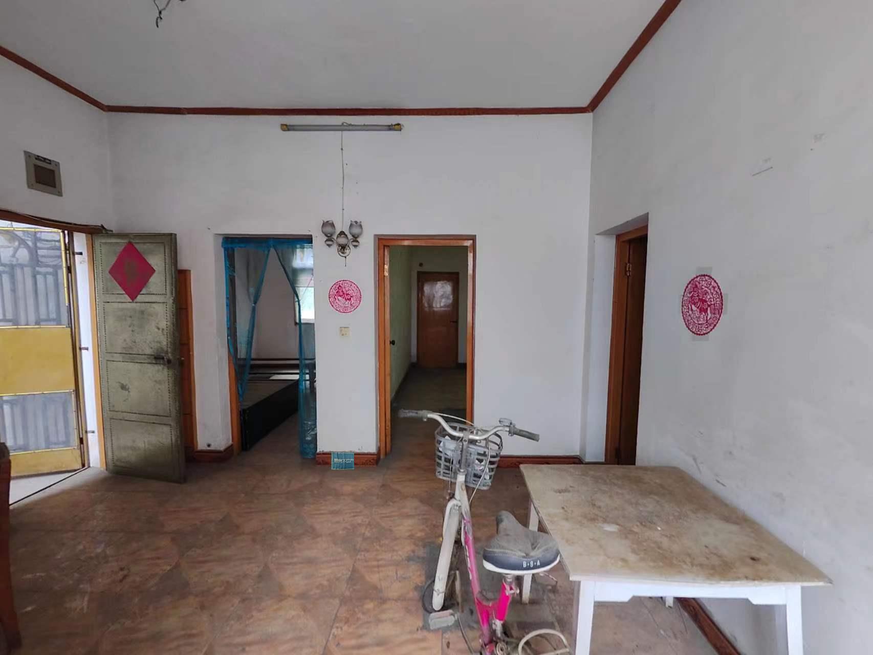 三医院旁边的步梯好楼层，只需要简单大理即可，业主诚意出售