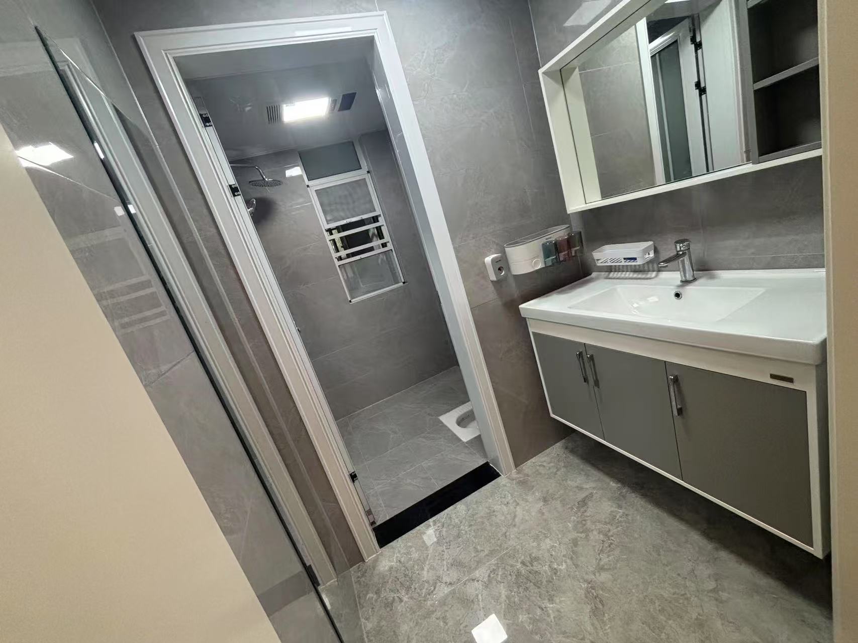 城南，沔阳公馆，全新精装三房，证满二，单价5600，诚心出售，拎包入住