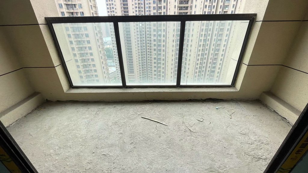 御湖世家送车位毛坯现房不动产证在手看房有密码