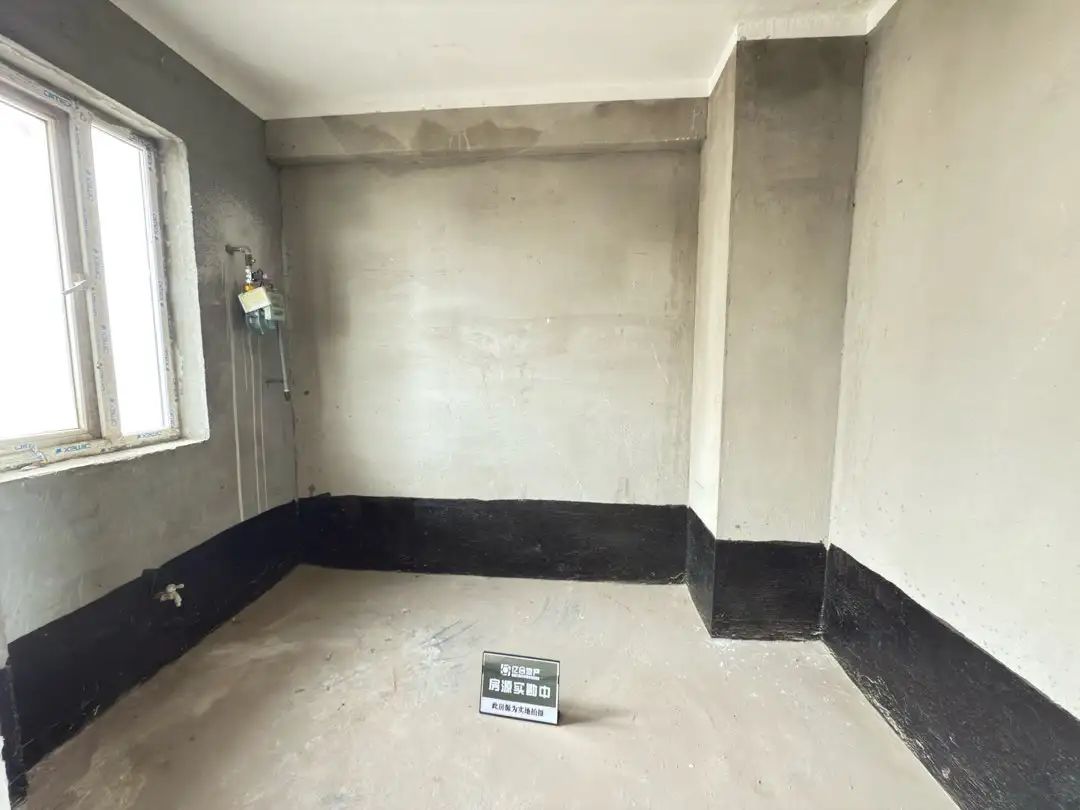 捡漏，城南，森林国际，单价4200，毛坯4房，4期，证满二