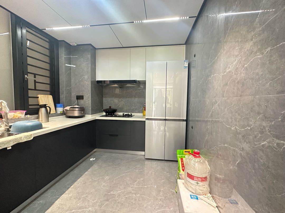 捡漏，带的大院子，装修新，全屋品牌，45万拿下，证满二，亏本