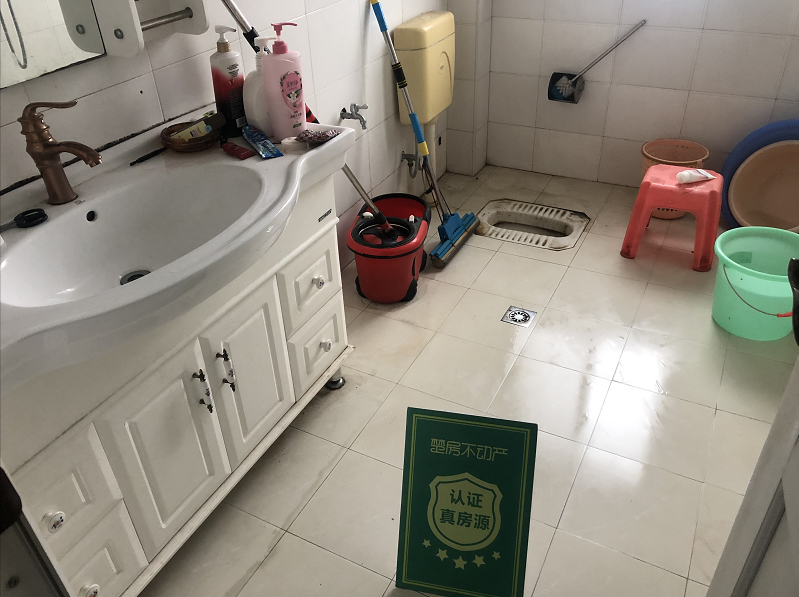 宏达小区车站对面大四房大阳台地段热闹出行方便