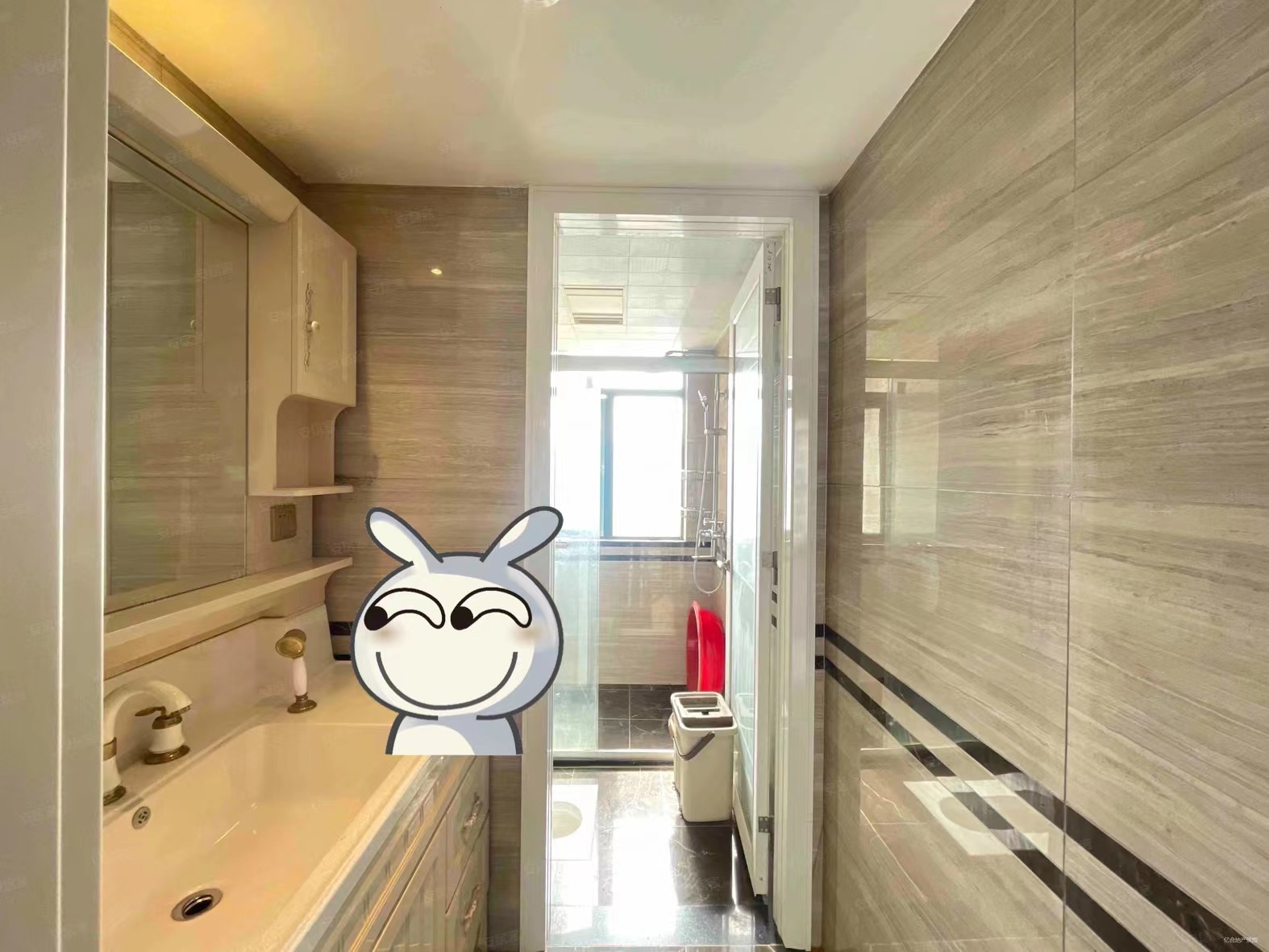 湖景房，仙女湖畔，精装大四房，全屋地暖，品牌装修，东边户