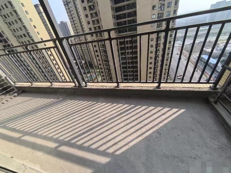 降价了，捡漏，风和日丽，好楼层，单价4700，满二，还带车位，比补贴还便宜，三开间朝南