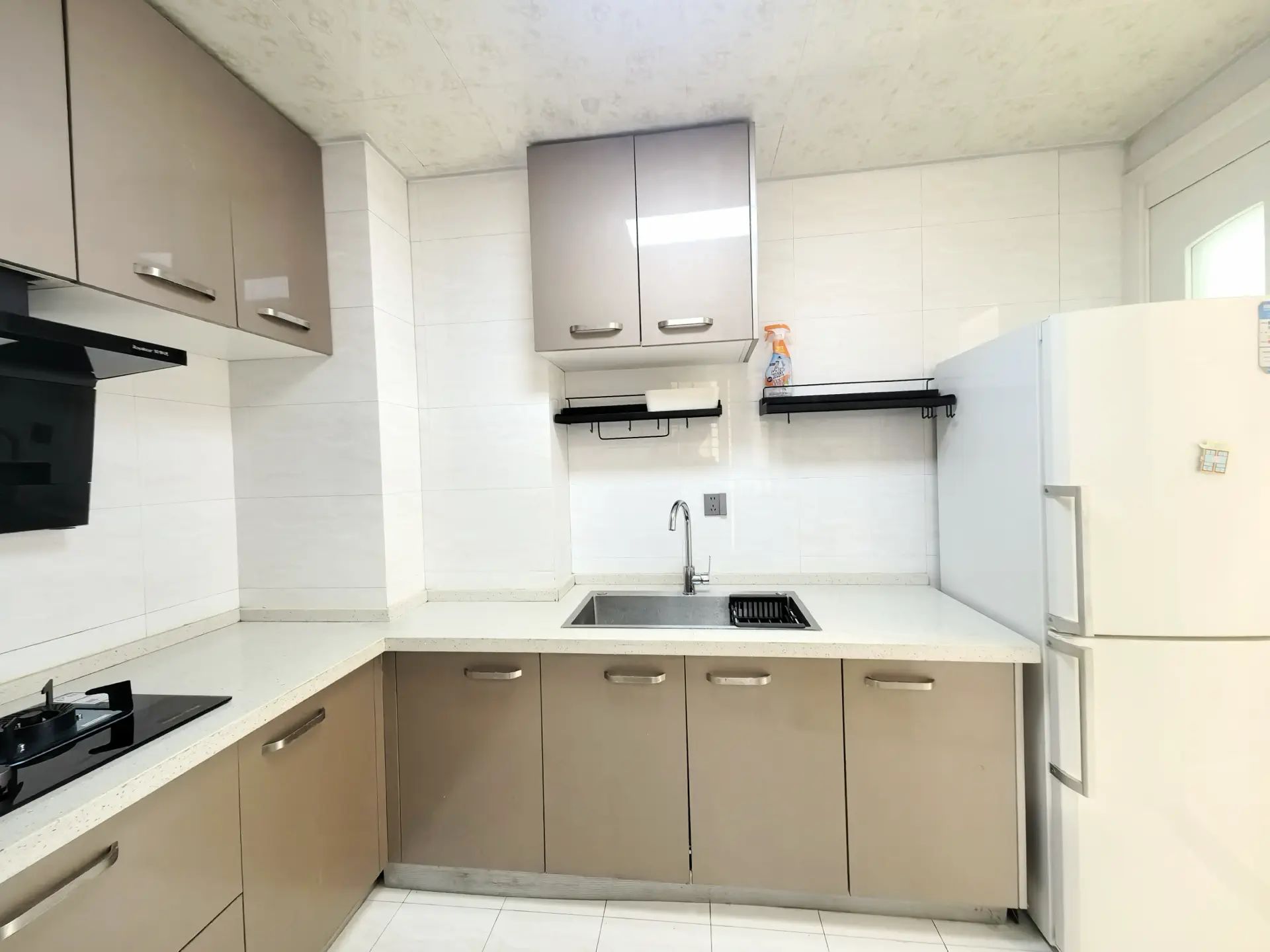 城南，森林国际城，新二中，几乎全新，精装三房，满二，好楼层