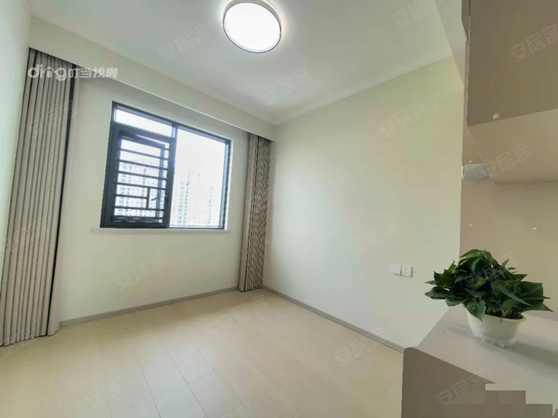 一中对面，翰林公馆，装修成色新，精装三房，采光好，证满二，好楼层