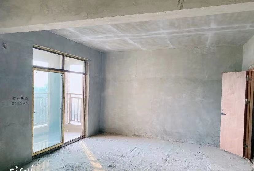 亏，业主急售，三开间朝南，户型好，满二，出门新三中