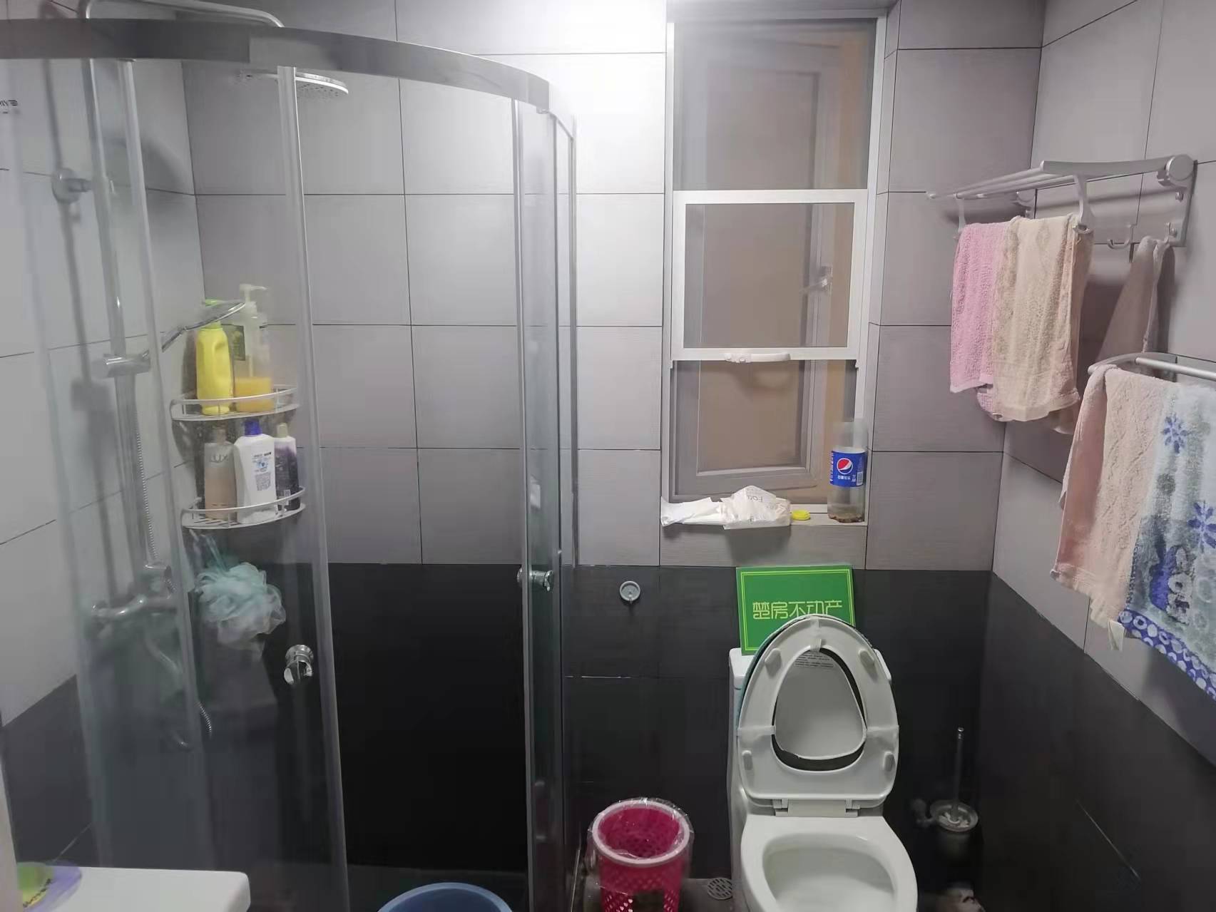 公园世家精装小三房中间楼层满二