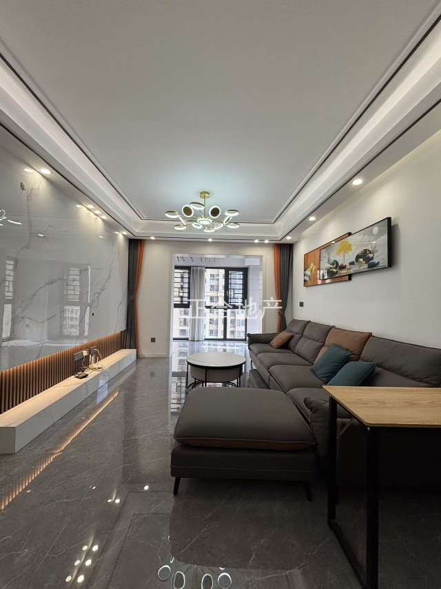 城南，森林国际翡冷翠 ，精装三房两厅两卫 ，证满二，电梯好楼层