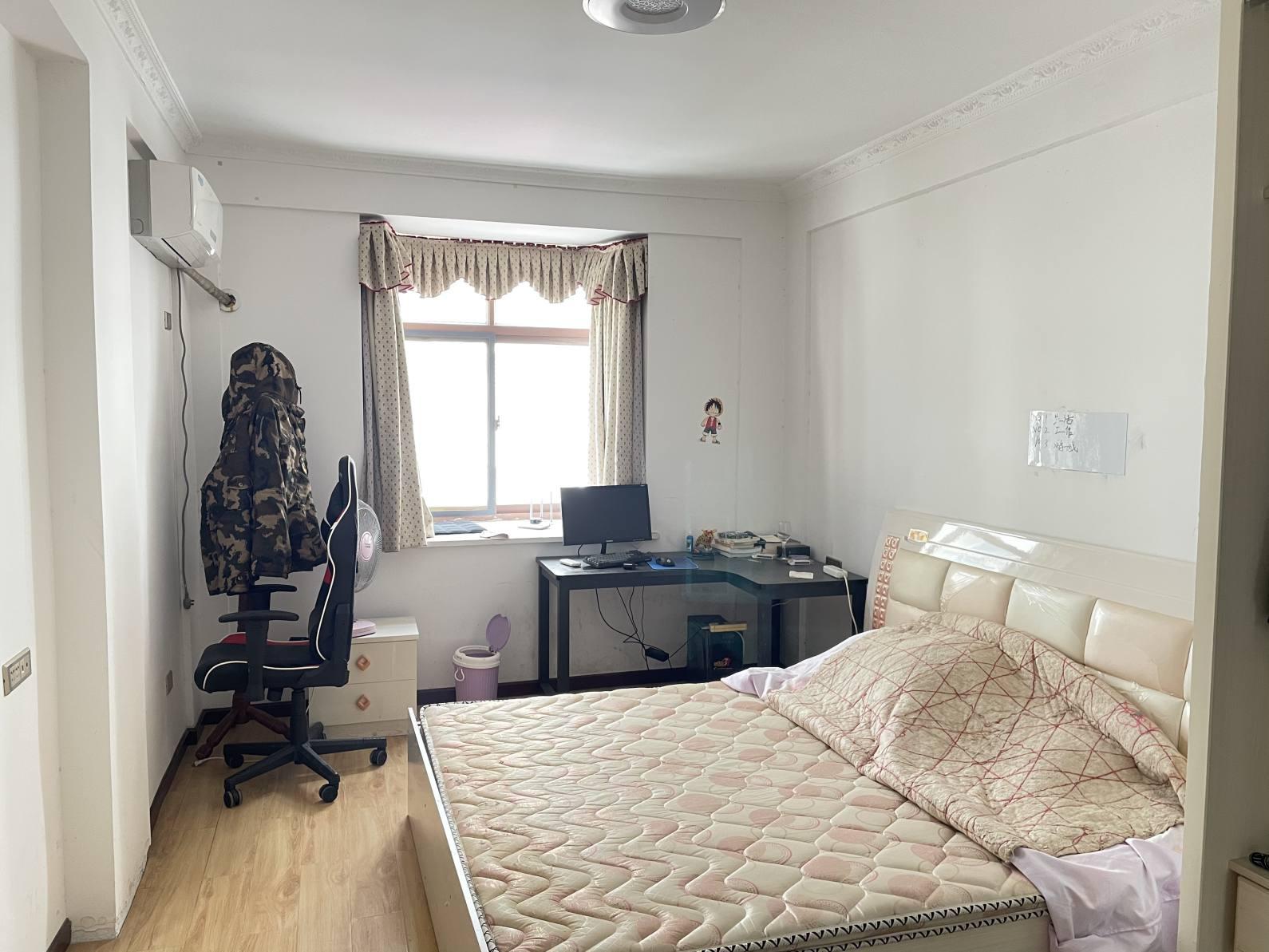 江汉名居花园洋房装修三房拎包入住